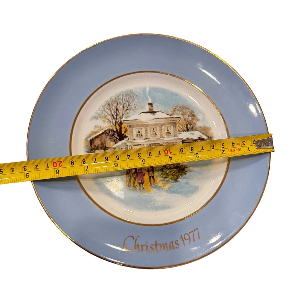 Vintage Avon Christmas 2 Plate‎ Series 1976 Bringing Home the Tree 1977 Carolers